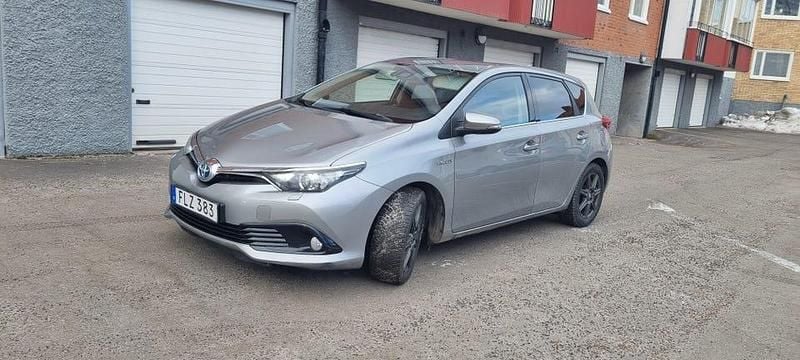 Begagnad 2017 Toyota Auris Hybrid | 84 900 kr (Marknadspris) - Bild 1/4