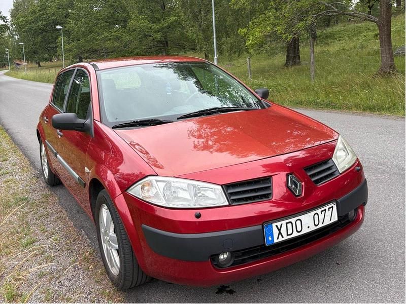 Röd Begagnad 2006 Renault Mégane II Halvkombi | 19 000 kr (Marknadspris) - Bild 1/4