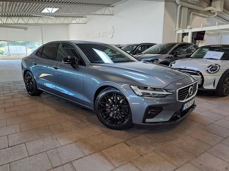 Grå Begagnad 2019 Volvo S60 R-Design Sedan | 344 800 kr (Lite dyr) - Bild 1/4