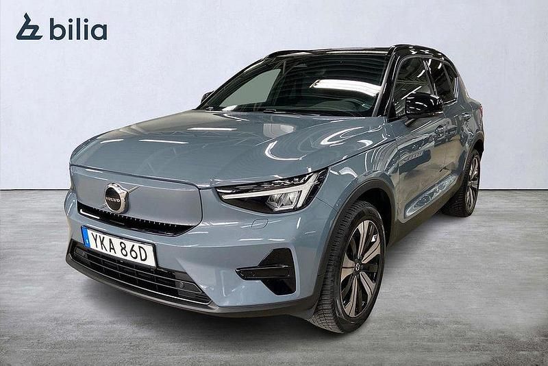 Grå Begagnad 2022 Volvo XC40 Core SUV | 344 500 kr - Bild 1/3