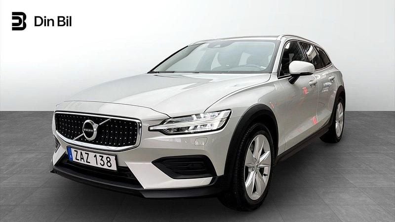 Vit Begagnad 2019 Volvo V60 CC Kombi | 319 900 kr (Marknadspris) - Bild 1/4