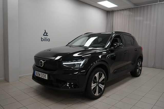 Svart Begagnad 2022 Volvo XC40 Core SUV | 329 900 kr (Marknadspris) - Bild 1/3