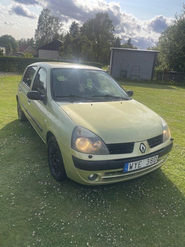 Grön Begagnad 2005 Renault Clio R.S. Authentique Halvkombi | 9 500 kr (Bra pris) - Bild 1/3