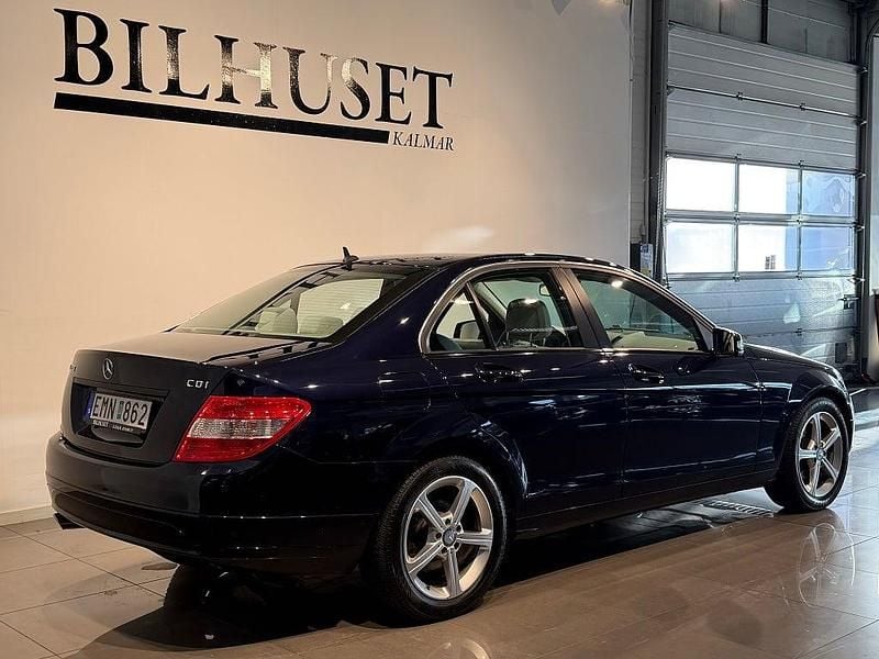 Begagnad Mercedes C220 170 HK (125 kW) 2009 Mörkblå Sedan