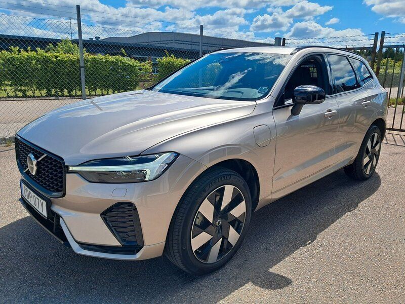 Ljusgrå (bright dusk met) Begagnad 2024 Volvo XC60 Plus SUV | 559 000 kr (Lite dyr) - Bild 1/4