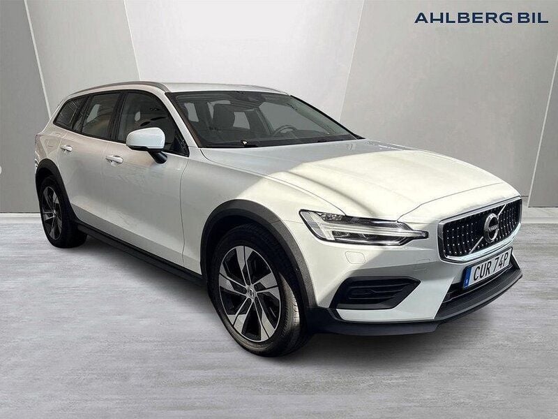 Vit Begagnad 2022 Volvo V60 CC Kombi | 349 500 kr (Marknadspris) - Bild 1/3