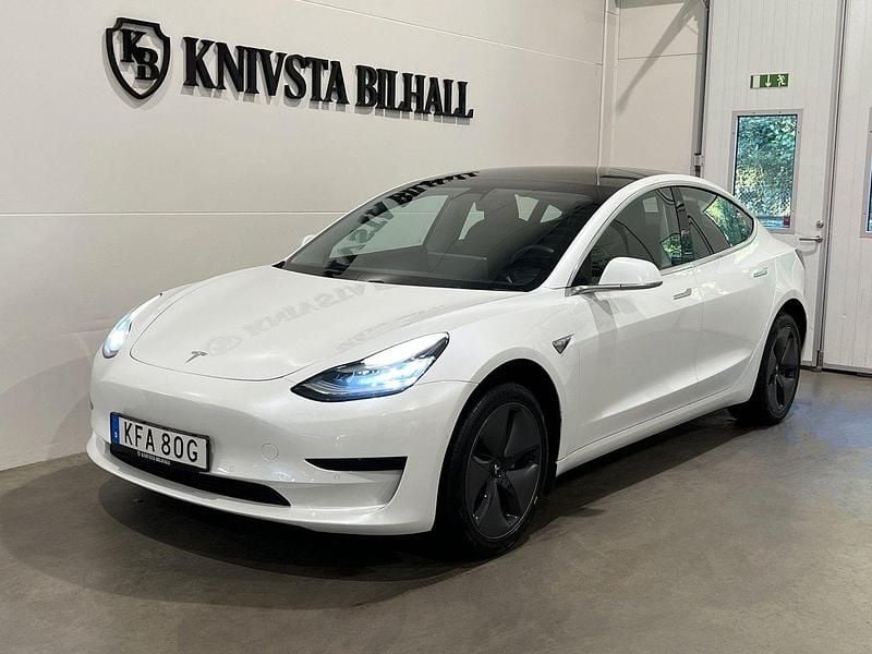 Vit Begagnad 2020 Tesla Model 3 Standard Range Plus Sedan | 248 900 kr (Marknadspris) - Bild 1/4