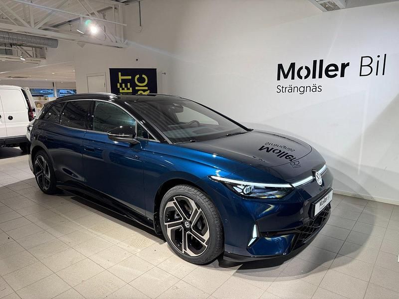 Ljusblå (blå) Ny 2025 VW ID.7 GTX Kombi | 639 900 kr (Superpris) - Bild 1/4