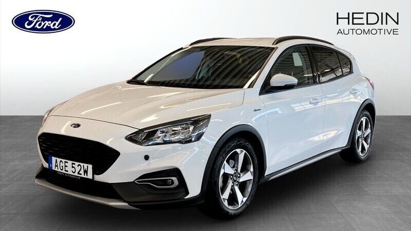 Vit (white) Begagnad 2020 Ford Focus Active Halvkombi | 189 900 kr (Marknadspris) - Bild 1/4