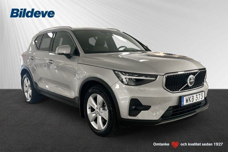 Silver Begagnad 2023 Volvo XC40 Core SUV | 339 900 kr (Bra pris) - Bild 1/4