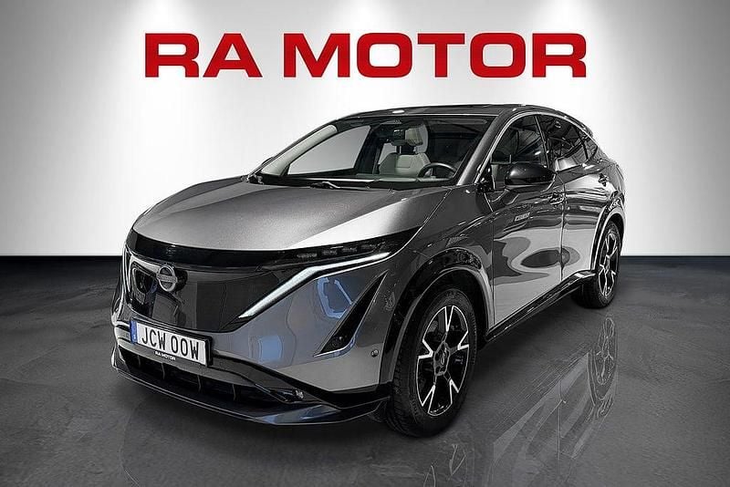 Grå Begagnad 2023 Nissan Ariya SUV | 399 800 kr - Bild 1/4