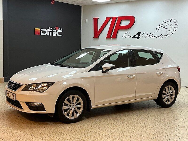 Vit Begagnad 2019 Seat Leon Style Halvkombi | 144 900 kr (Marknadspris) - Bild 1/4