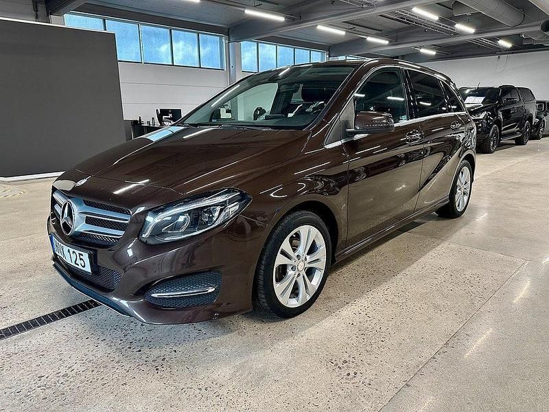 Brun Begagnad 2014 Mercedes B200 Minibuss | 139 900 kr (Marknadspris) - Bild 1/4