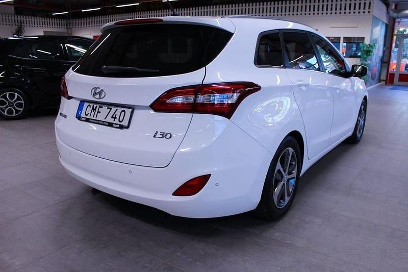Begagnad Hyundai i30 Premium 136 HK (100 kW) 2016 Vit Kombi