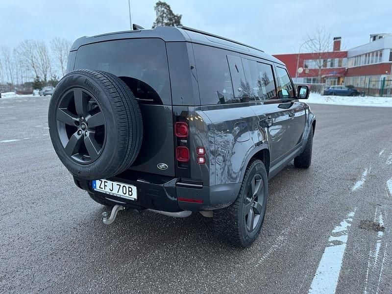 Begagnad Land Rover Defender 300 HK (220 kW) 2023 Carpathian grey metallic SUV