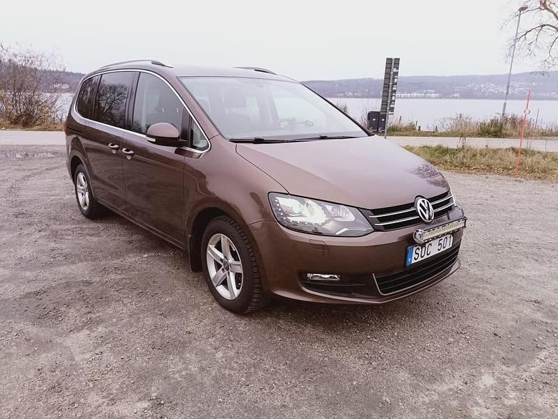 Begagnad VW Sharan 140 HK (102 kW) 2012 Minibuss
