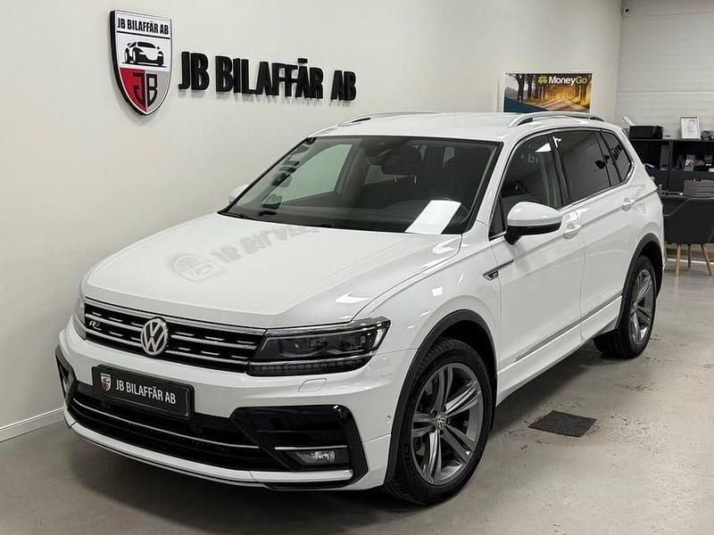 Vit Begagnad 2019 VW Tiguan Allspace R-line SUV | 294 700 kr (Marknadspris) - Bild 1/4