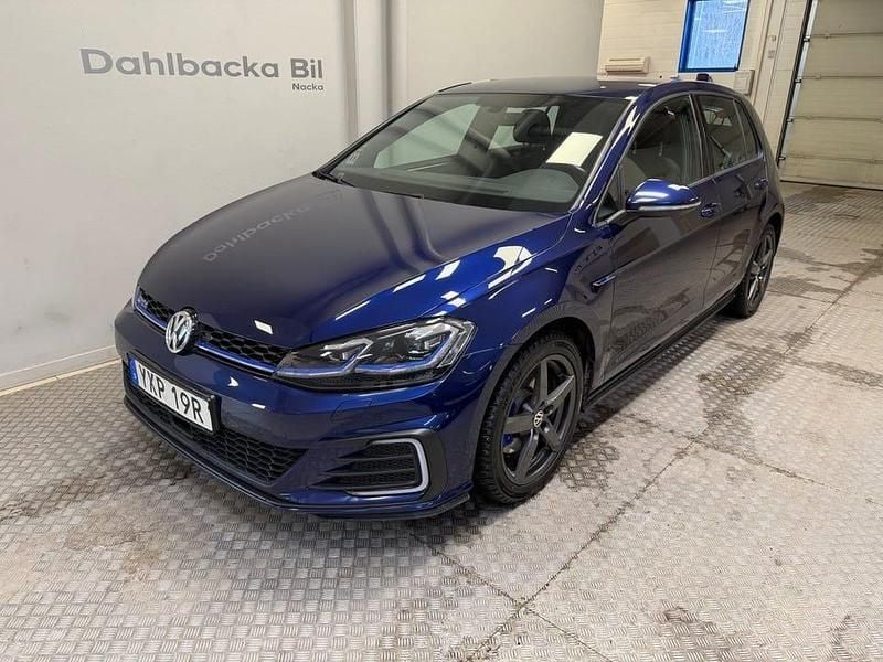 Begagnad VW Golf VIII GTE 204 HK (150 kW) 2020 Blå Halvkombi