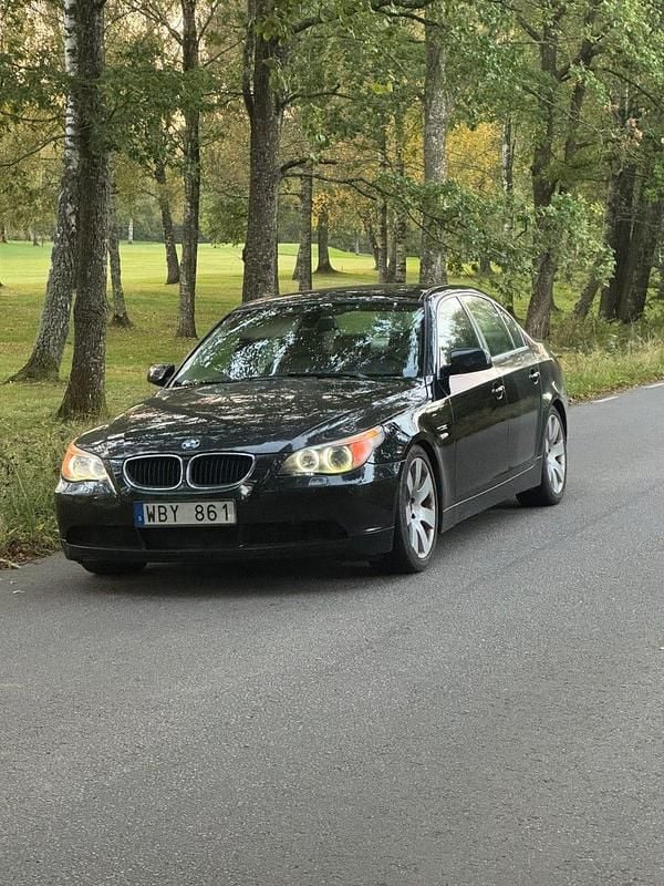 Begagnad 2004 BMW 525 Sedan | 39 000 kr (Bra pris) - Bild 1/4