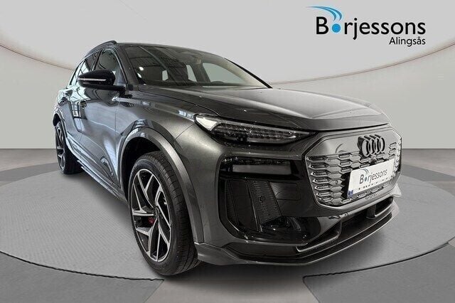 Daytonagrå pärleffekt Begagnad 2024 Audi SQ6 e-tron Sport SUV | 995 900 kr - Bild 1/4