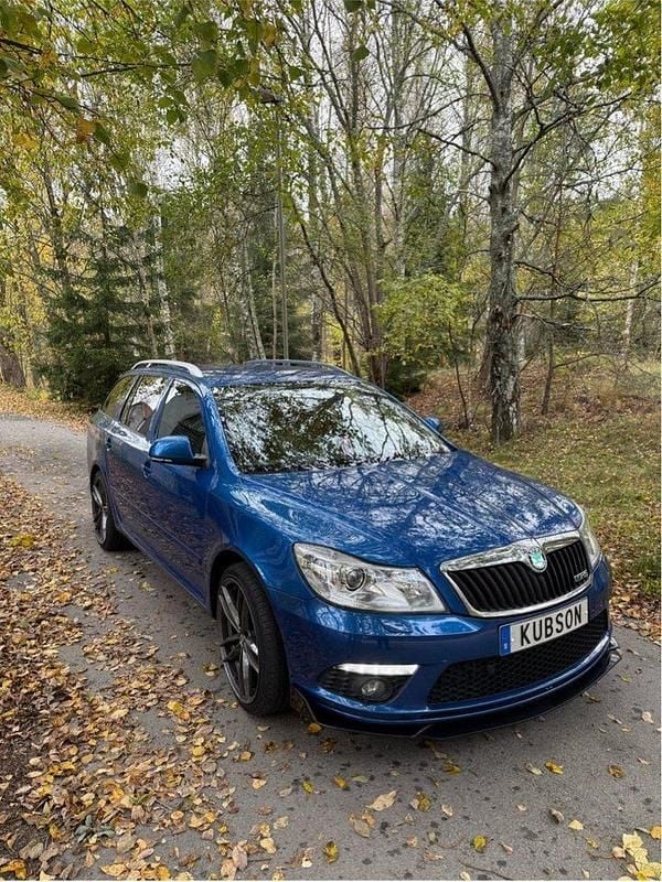 Blå Begagnad 2011 Skoda Octavia RS Kombi | 65 000 kr (Bra pris) - Bild 1/4