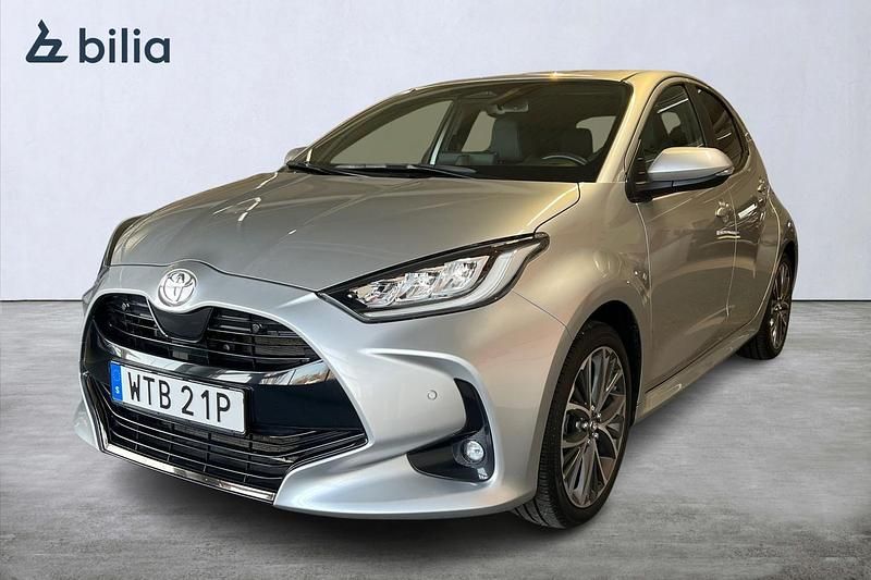 Begagnad Toyota Yaris Hybrid Style 132 HK (97 kW) 2024 Silver Halvkombi