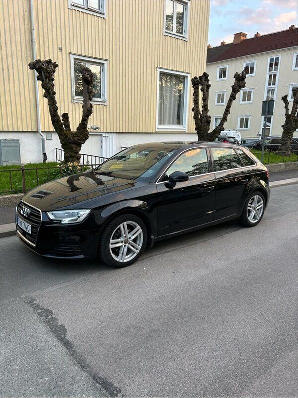 Svart Begagnad 2019 Audi A3 Sportback Proline Halvkombi | 199 000 kr (Marknadspris) - Bild 1/4