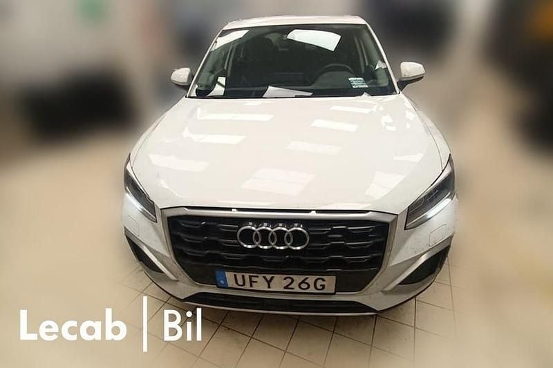 Glaciärvit metallic Begagnad 2023 Audi Q2 SUV | 269 500 kr (Marknadspris) - Bild 1/1
