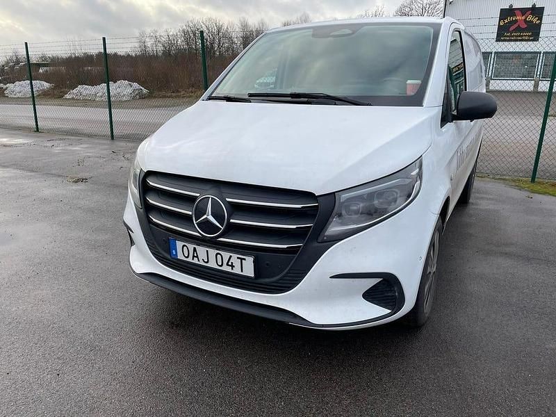 Vit Begagnad 2025 Mercedes Vito Van | 595 000 kr (Marknadspris) - Bild 1/2