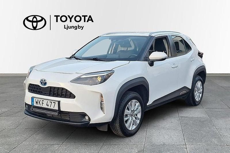 Vit Begagnad 2022 Toyota Yaris Cross Active SUV | 269 000 kr (Marknadspris) - Bild 1/3