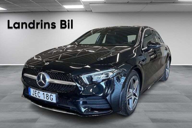 Svart Begagnad 2020 Mercedes A180 AMG Halvkombi | 279 000 kr (Marknadspris) - Bild 1/4
