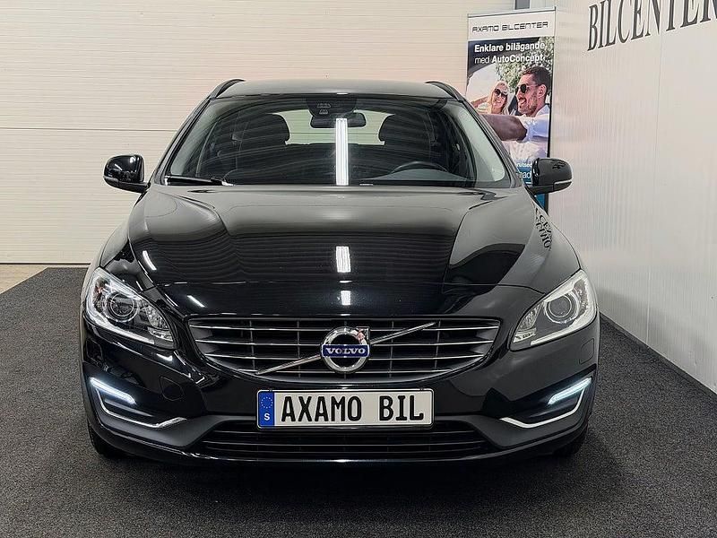 Begagnad Volvo V60 Momentum 152 HK (111 kW) 2016 Svart Kombi