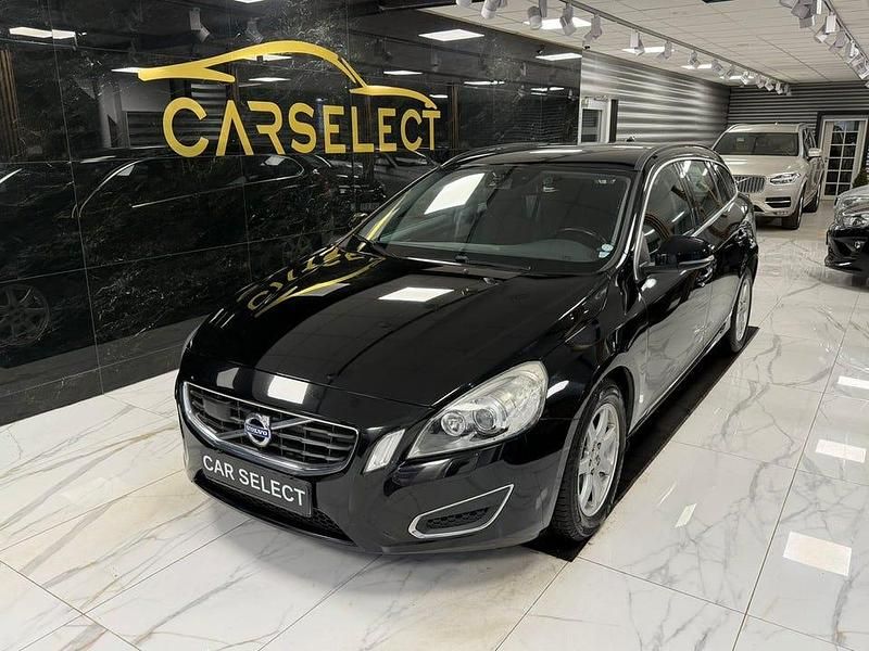 Svart Begagnad 2012 Volvo V60 Kombi | 79 800 kr (Marknadspris) - Bild 1/4