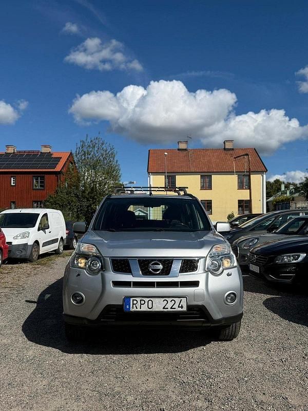 Silver Begagnad 2010 Nissan X-Trail SUV | 59 500 kr (Dyr) - Bild 1/4