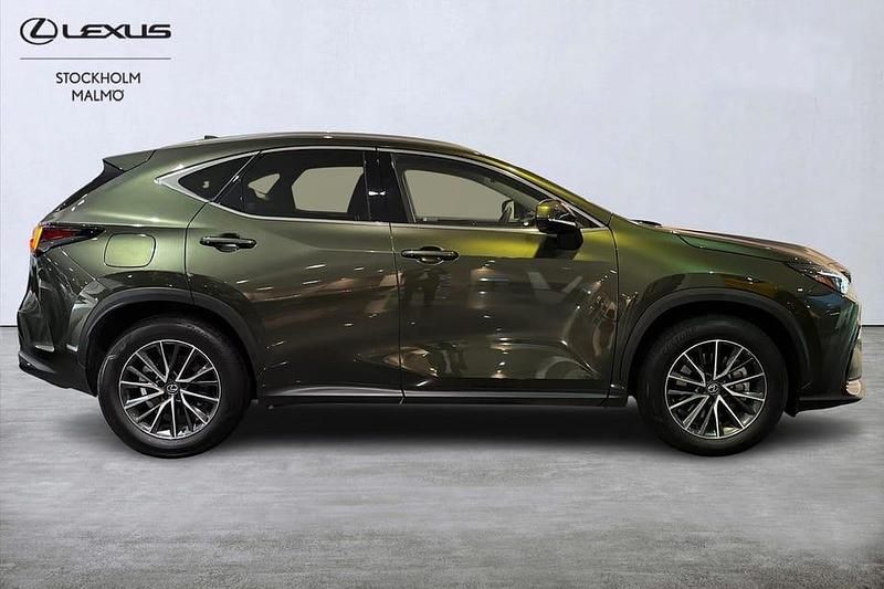 Begagnad Lexus NX450h+ Business Edition 313 HK (230 kW) 2025 Grön SUV