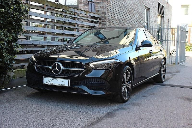 Begagnad 2023 Mercedes C220 Avantgarde Sedan | 369 000 kr (Marknadspris) - Bild 1/4