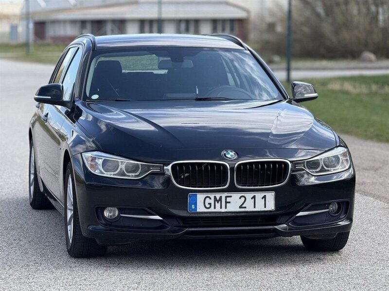 Svart Begagnad 2014 BMW 318 Sport Line Kombi | 129 900 kr (Marknadspris) - Bild 1/4