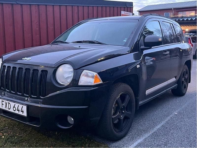 Svart Begagnad 2007 Jeep Compass SUV | 25 000 kr (Lite dyr) - Bild 1/4