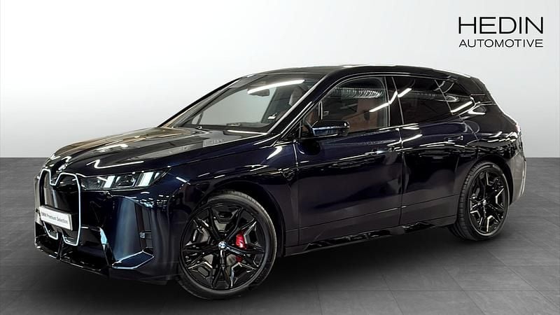 Svart (blue) Begagnad 2025 BMW iX M Sport SUV | 958 700 kr - Bild 1/4