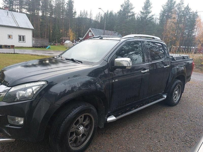 Svart Begagnad 2014 Isuzu D-Max Pickup | 125 000 kr (Superpris) - Bild 1/4