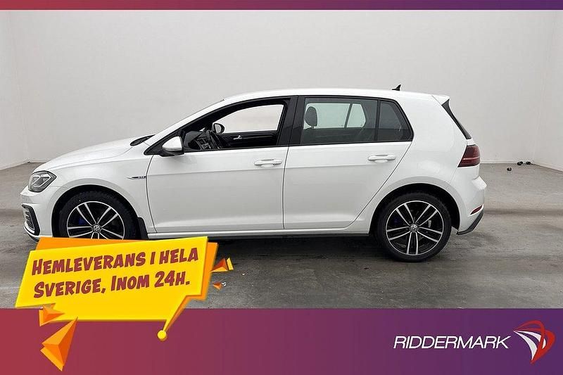 Vit Begagnad 2020 VW Golf VIII Halvkombi | 229 700 kr (Marknadspris) - Bild 1/3