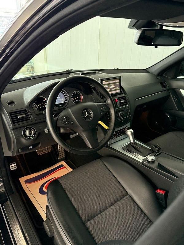 Begagnad Mercedes C320 Avantgarde 225 HK (165 kW) 2008 Svart Kombi