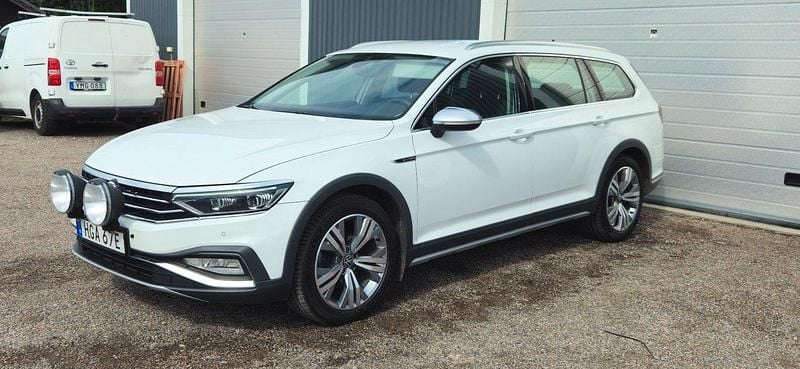 Vit Begagnad 2021 VW Passat Alltrack Kombi | 259 000 kr (Bra pris) - Bild 1/4
