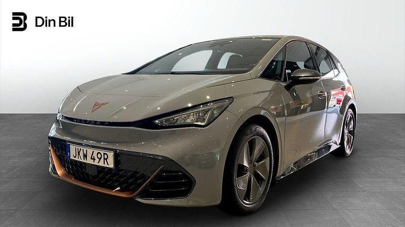 Ljusgrå (vapor grey) Begagnad 2022 Cupra Born Halvkombi | 265 000 kr (Marknadspris) - Bild 1/4