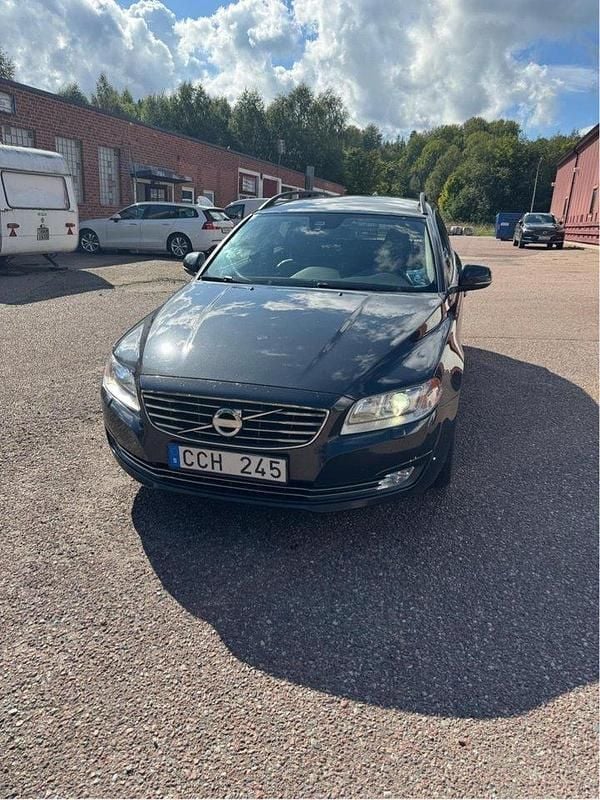 Grå Begagnad 2014 Volvo V70 Momentum Kombi | 89 900 kr (Bra pris) - Bild 1/4