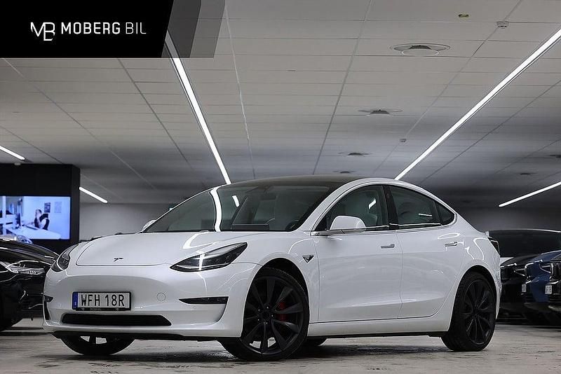 Vit Begagnad 2019 Tesla Model 3 Performance Sedan | 264 900 kr (Marknadspris) - Bild 1/3