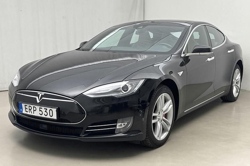 Svart Begagnad 2015 Tesla Model S Sedan | 269 000 kr (Dyr) - Bild 1/4