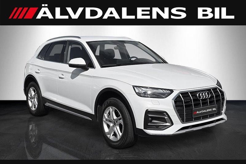Vit Begagnad 2022 Audi Q5 Comfort SUV | 399 900 kr (Marknadspris) - Bild 1/4