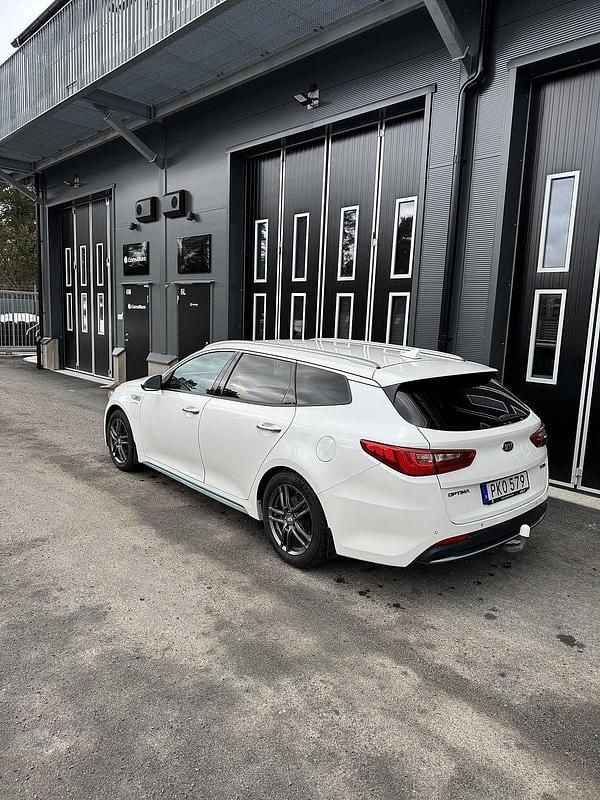 Begagnad Kia Optima Comfort 205 HK (150 kW) 2017 Vit Kombi
