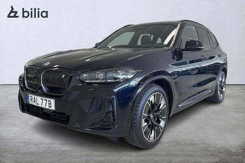 Svart Begagnad 2023 BMW iX3 Shadowline SUV | 538 700 kr (Marknadspris) - Bild 1/4